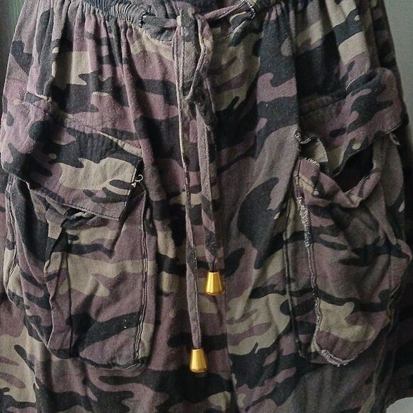 J for Justify camo off the shoulder short romper  Sz M GUC - Picture 4 of 8